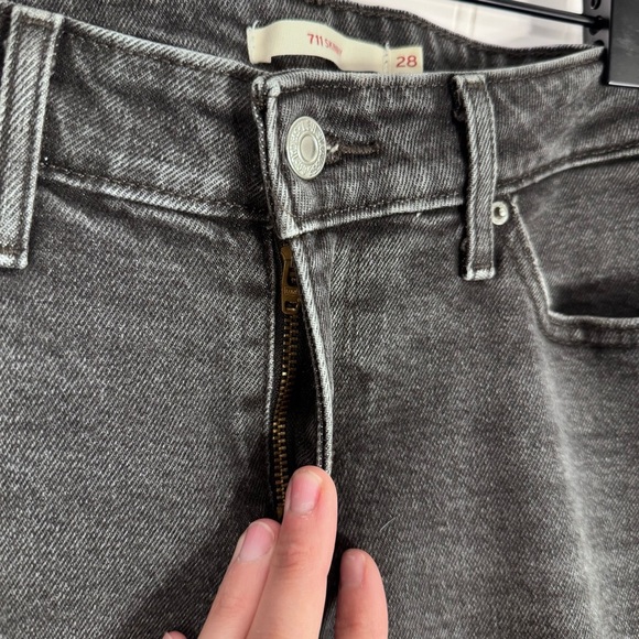 Levi’s Women’s 711 Skinny Distressed Black Denim Jeans Size 28 - Picture 6 of 14